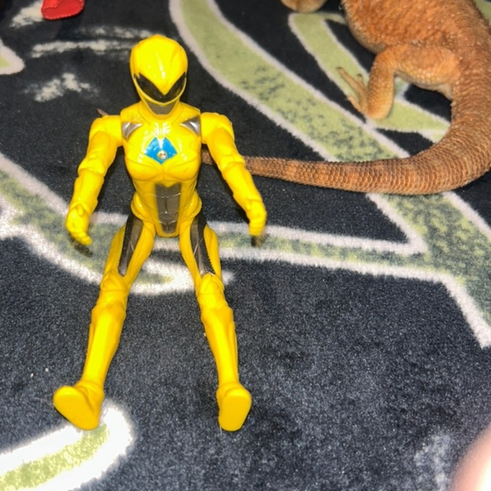 Power Rangers Mighty Morphin FX Action Figure, Yellow Ranger 2017 Light Up